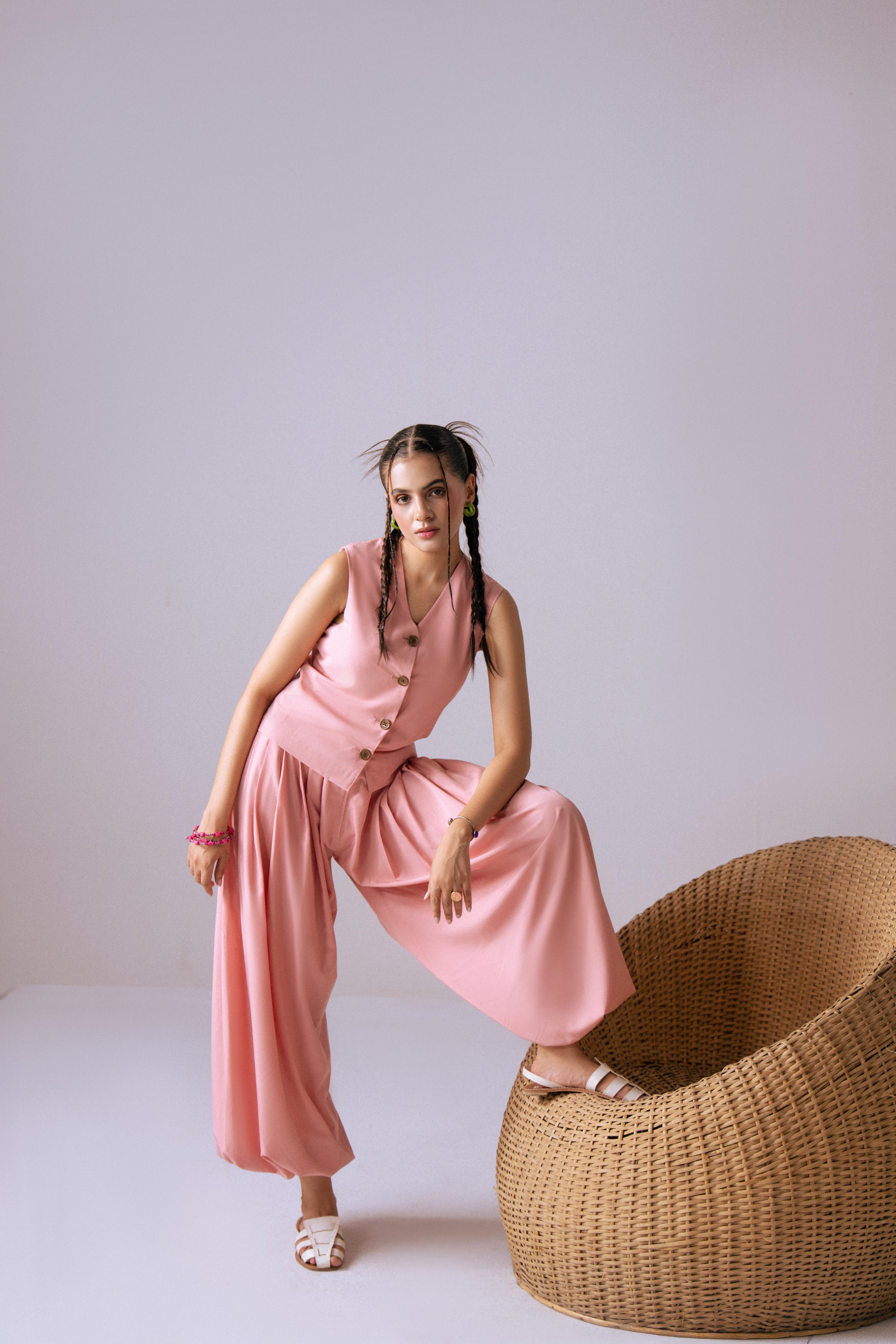 The Off-Duty Pants - waist and pleat detail