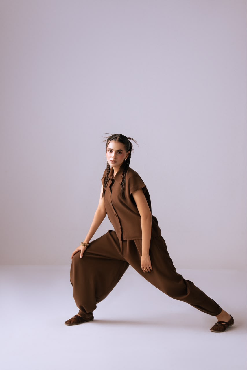 The Cocoa Ease Top - styled with bag standing
