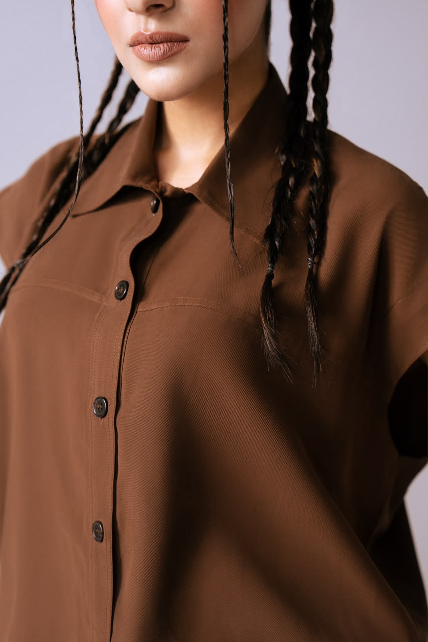 The Cocoa Ease Top - face and collar close up